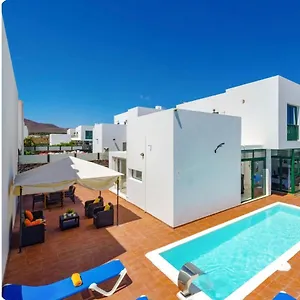  Villa Spacious Private & Private Heated Pool - Sunshine